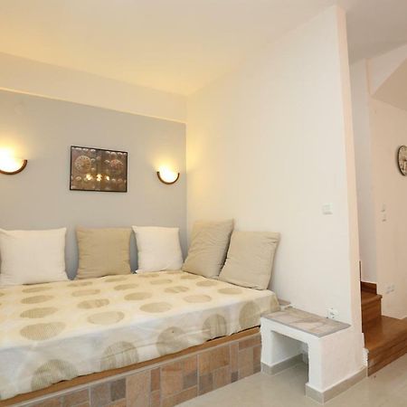 Villa Argo 3 - Beachfront, Big Gardens, Location! Pefkochori Exterior photo