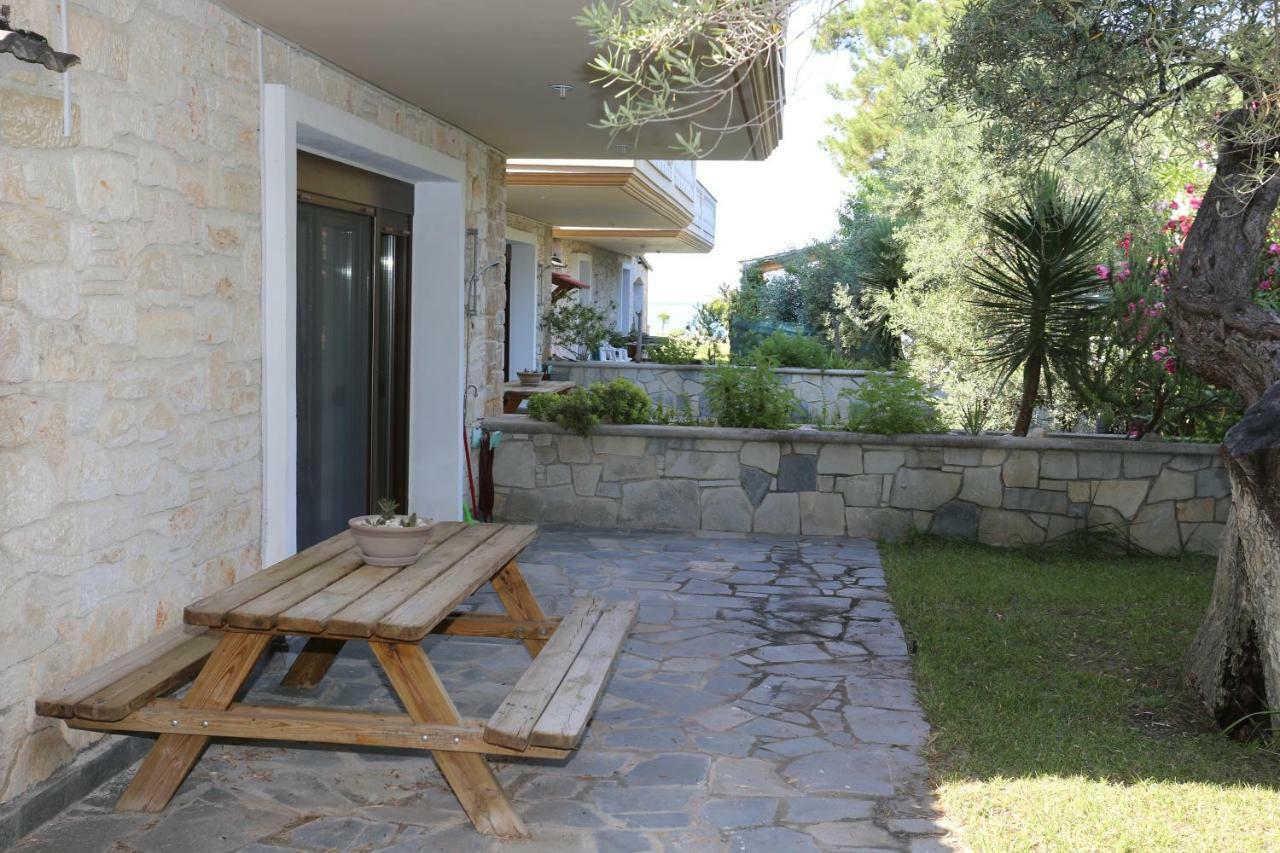 Villa Argo 3 - Beachfront, Big Gardens, Location! Pefkochori Exterior photo