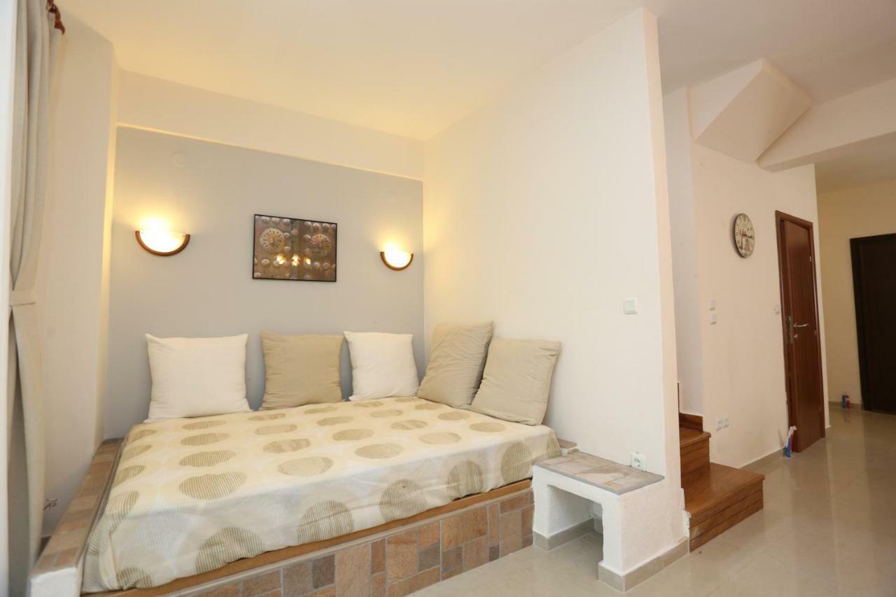 Villa Argo 3 - Beachfront, Big Gardens, Location! Pefkochori Exterior photo