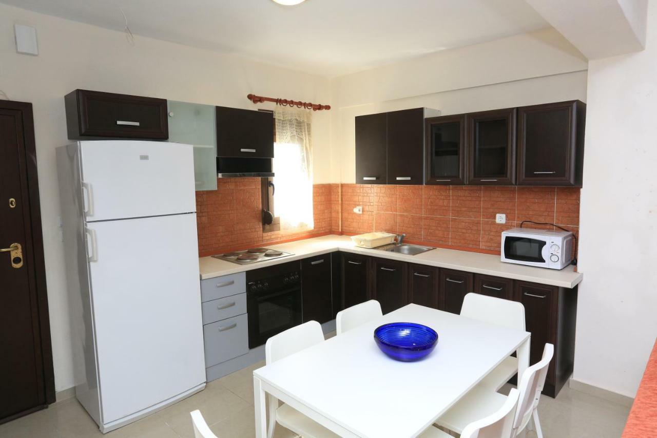 Villa Argo 3 - Beachfront, Big Gardens, Location! Pefkochori Exterior photo