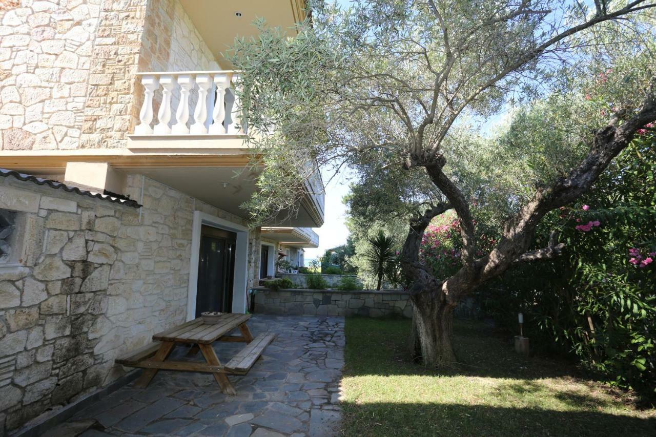 Villa Argo 3 - Beachfront, Big Gardens, Location! Pefkochori Exterior photo