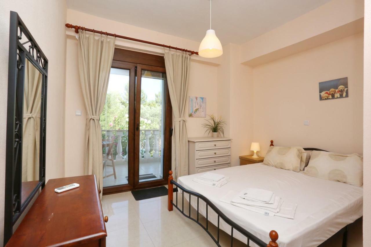 Villa Argo 3 - Beachfront, Big Gardens, Location! Pefkochori Exterior photo